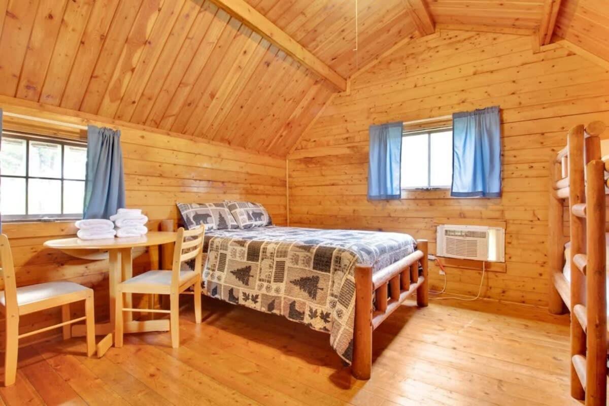 Lovely Rustic Cabin In Bloomington Exteriör bild