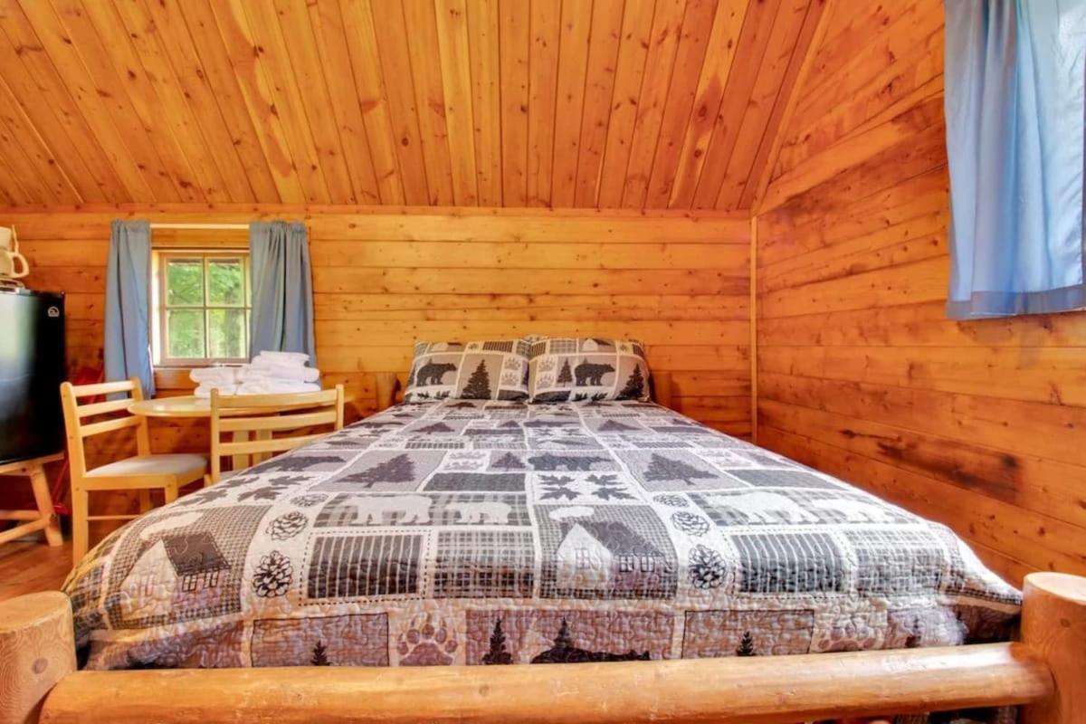 Lovely Rustic Cabin In Bloomington Exteriör bild